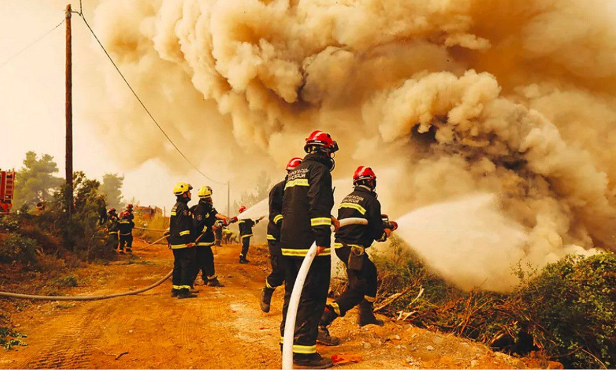 Υπό μερικό έλεγχο η φωτιά σε χώρο απορριμμάτων στο Μαρκόπουλο