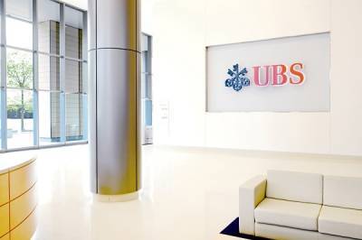 UBS: Οι πλούσιοι εμμένουν στις μετοχές, παρά την πανδημία