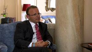 Ο πρώην πρέσβης της Βρετανίας και το ούζο ενάντια στην κατάθλιψη του lock down