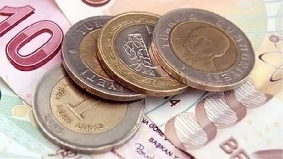 Οι Τούρκοι μετέτρεψαν 18 δισ. τουρκικές λίρες σε δολάρια