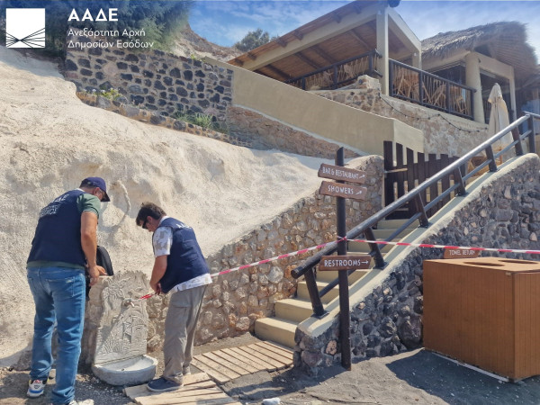 ΑΑΔΕ: 48ωρα λουκέτα και πρόστιμα σε εστιατόρια, mini market και ενοικιαζόμενα δωμάτια σε Σαντορίνη και Νάξο
