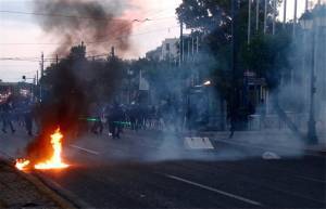 Επεισόδια και χημικά έξω από την αμερικανική πρεσβεία