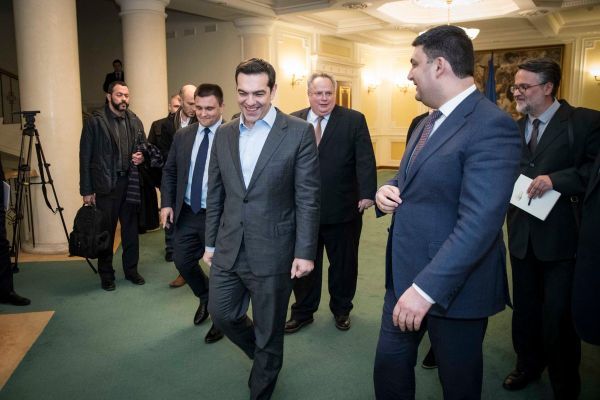 Ενίσχυση των οικονομικών σχέσεων συμφώνησαν Τσίπρας-Ποροσένκο