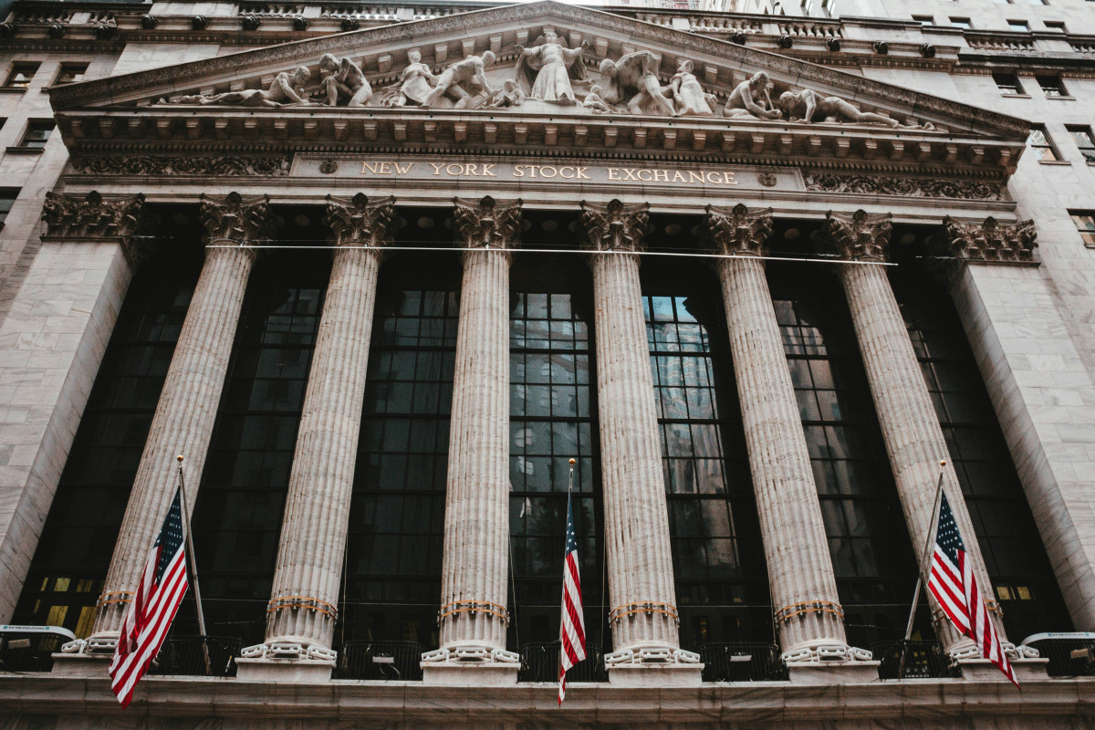 Ήπιες μεταβολές στη Wall Street εν αναμονή των αποφάσεων της Fed