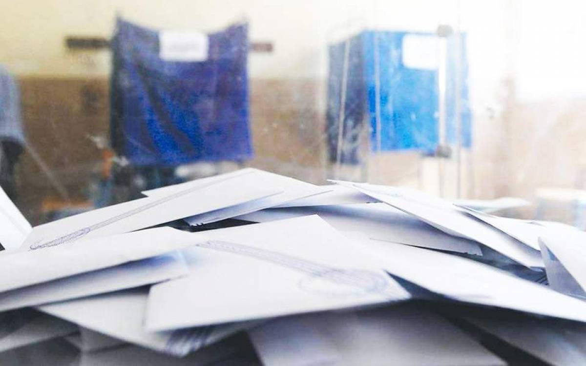 «Κεφάλι» 8,8 μονάδων παίρνει η ΝΔ σε νέα δημοσκόπηση