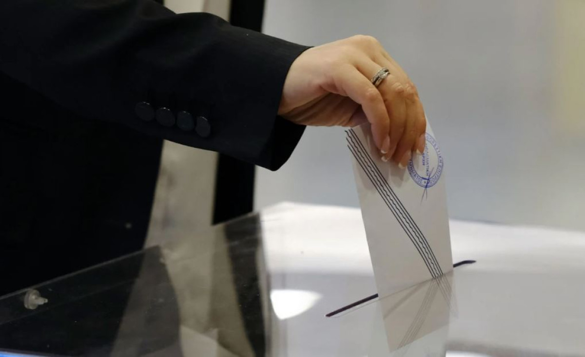 Δημοσκόπηση Metron Analysis: Ενίσχυση κομμάτων δεξιά της ΝΔ-Στάσιμο το ΠΑΣΟΚ
