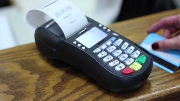 POS: Μετά τη διασύνδεση... οι προμήθειες- Το μήνυμα στις τράπεζες