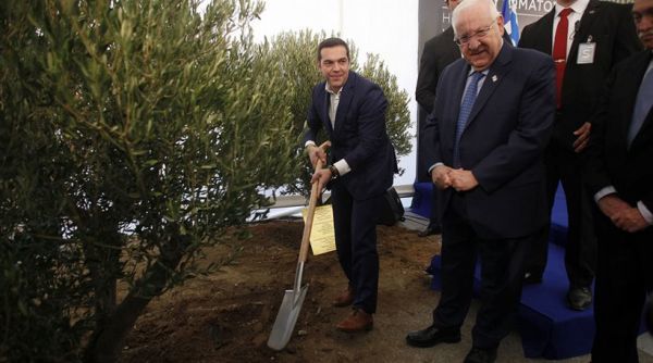 Ο Τσίπρας έπιασε το φτυάρι...