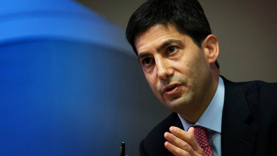 Γουόρς: Εγκρίθηκε για το ΔΣ της Fed - Ένα βήμα πιο κοντά στη διαδοχή Πάουελ
