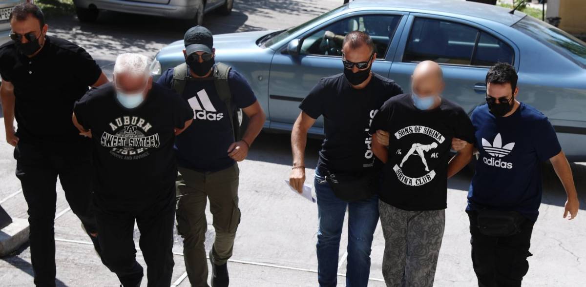 Πολιτική αντιπαράθεση για την υπόθεση του αστυνομικού που εξέδιδε 19χρονη