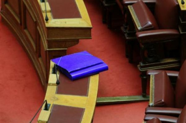 Με 150 ψήφους υπερψηφίστηκε το Μεσοπρόθεσμο