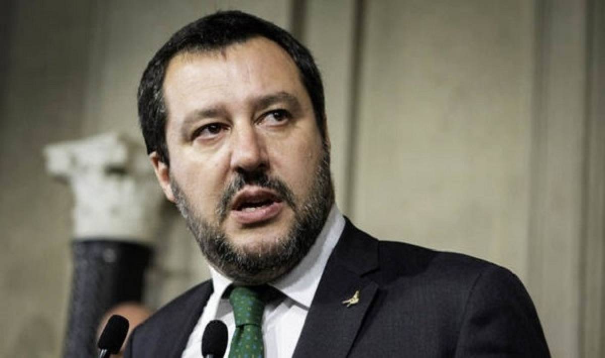 Άρνηση Σαλβίνι σε ελλιμενισμό πλοίου με μετανάστες στην Ιταλία