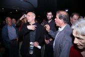 Οπαδοί του Σώρρα αναστάτωσαν την πρεμιέρα του κόμματος Βαρουφάκη