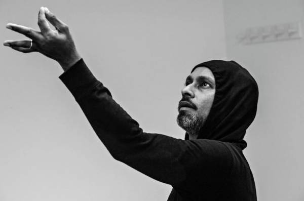 Άκραμ Καν: Ο διάσημος χορογράφος κοσμήτορας στο De Montfort University