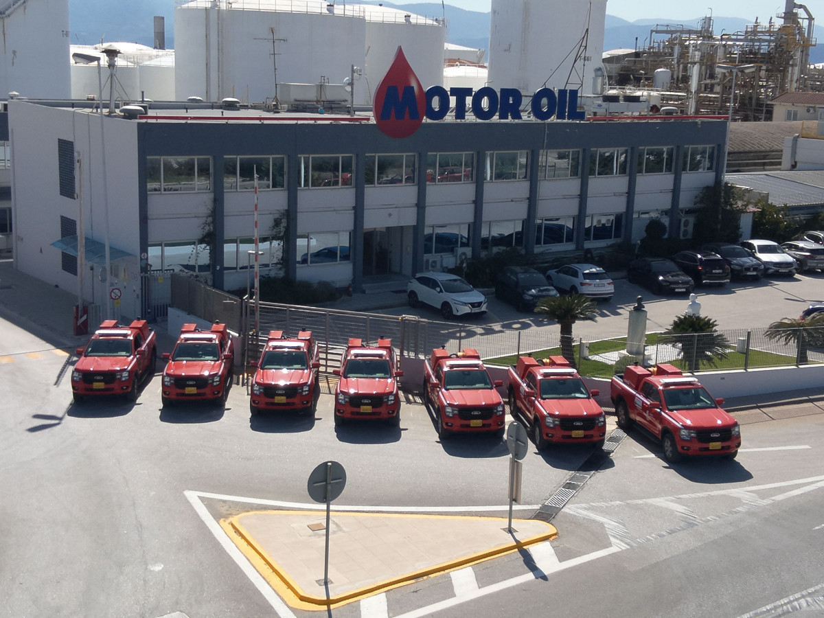 Motor Oil: Δωρεά 7 πυροσβεστικών οχημάτων