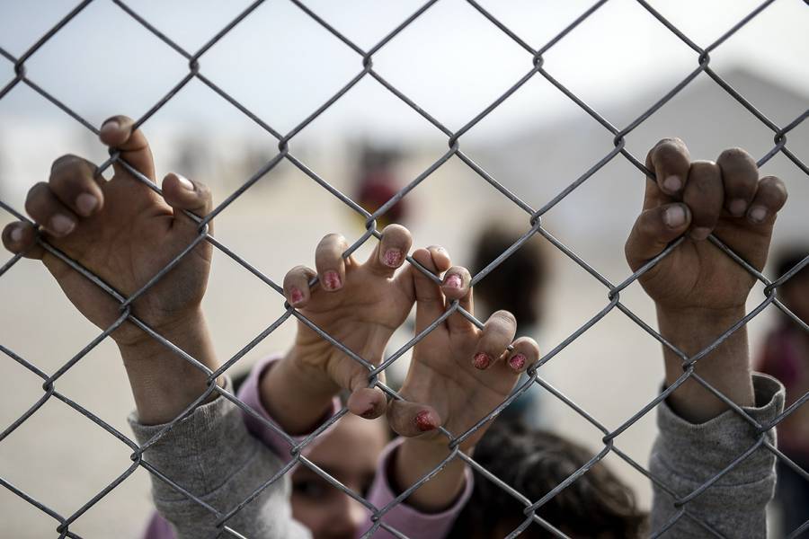 Reuters: Παγιδευμένα σε κύκλο σεξουαλικής εκμετάλλευσης τα προσφυγόπουλα στην Αθήνα