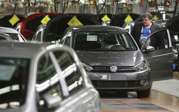 Απρόσμενη υποχώρηση των βιομηχανικών παραγγελιών στη Γερμανία