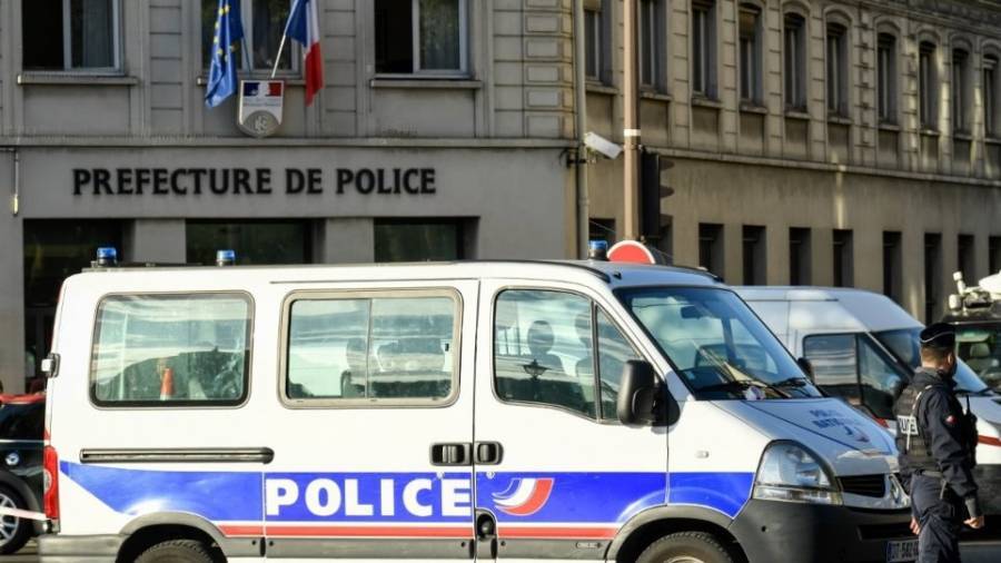Παρίσι: Άνδρας επιτέθηκε με μαχαίρι σε πολίτες σε πάρκο