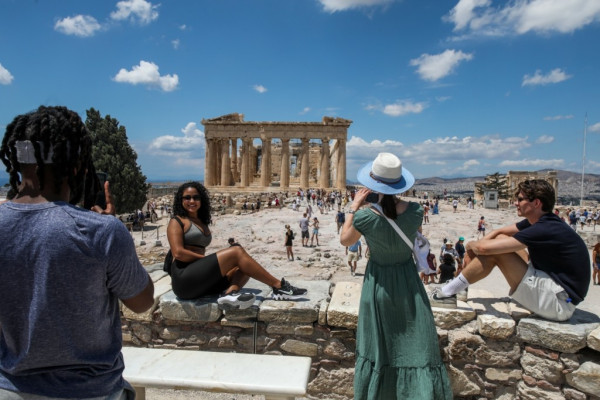 ΙΝΣΕΤΕ: Ινδία και Κίνα οι πιο δυναμικά αναπτυσσόμενες μακρινές αγορές για τον ελληνικό τουρισμό
