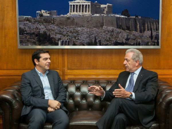 Τηλεφωνική επικοινωνία Τσίπρα-Αβραμόπουλου για το μεταναστευτικό