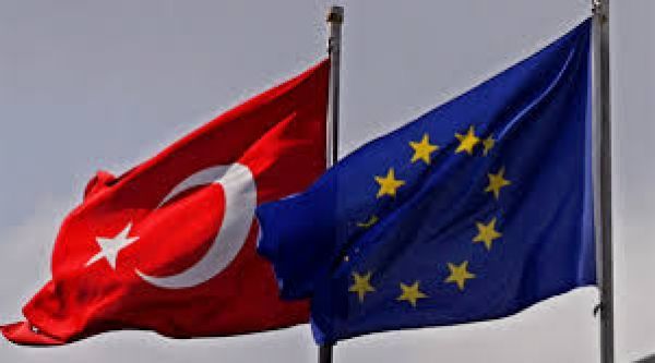 Για &quot;βρώμικη εκστρατεία&quot; κατά της Τουρκίας, κατηγορεί την ΕΕ ο Νταβούτογλου