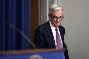Fed: Ο Πάουελ κρατά κλειστά τα «χαρτιά» για τον Σεπτέμβριο