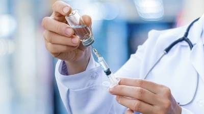 Ευρωβαρόμετρο: Οι κάτω των 45 ετών πιο διστακτικοί στους εμβολιασμούς