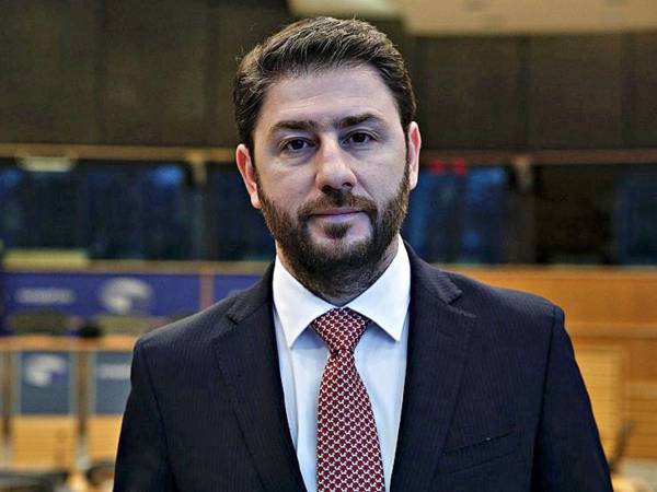 Ανδρουλάκης: Υπερκέρδη εμφανίζουν μεγάλες εταιρείες παραγωγής ενέργειας