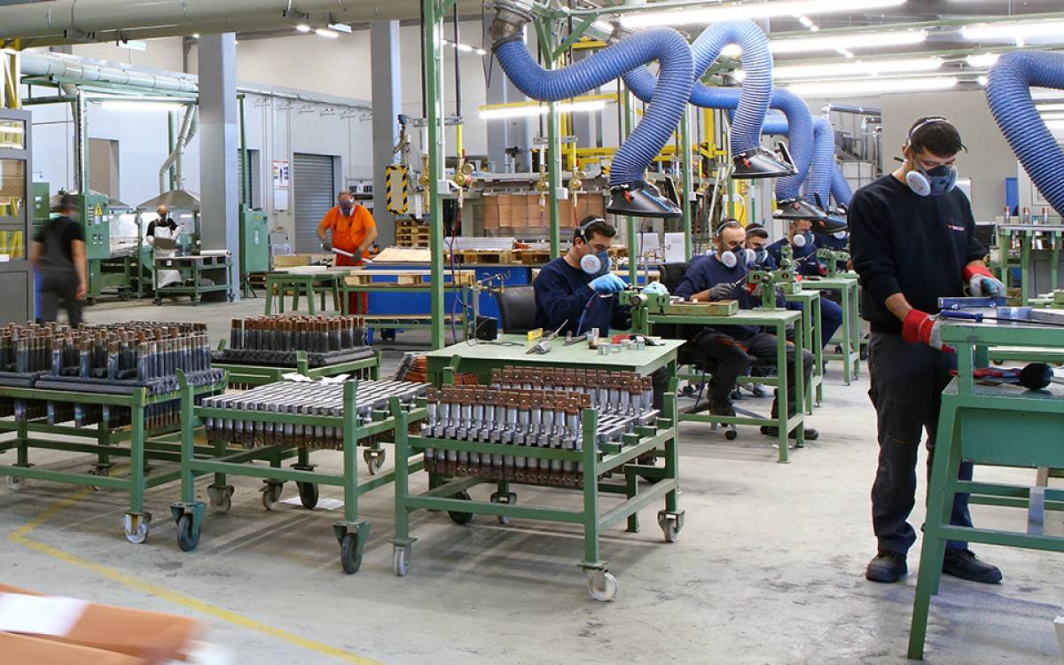 Σε χαμηλό 11 μηνών η μεταποίηση στην Ελλάδα τον Μάρτιο