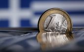 Οριακή πτώση σημειώνει το ευρώ