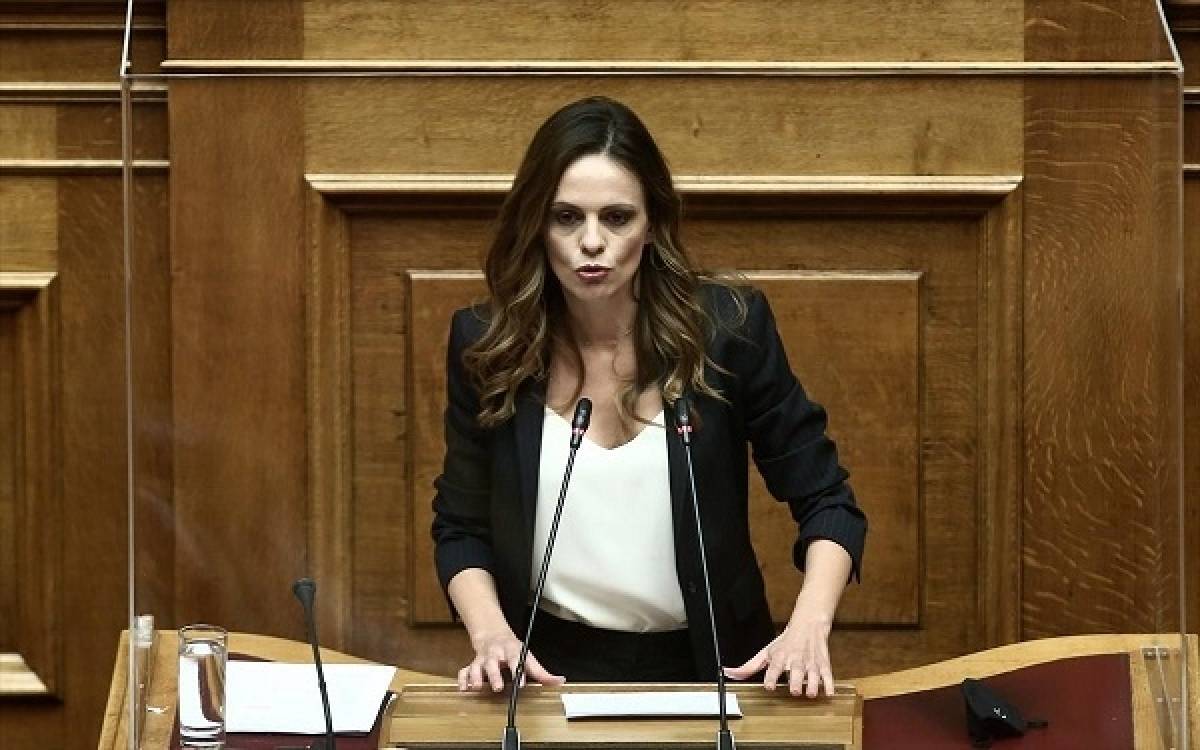 Αχτσιόγλου: Εξωφρενική μείωση €600 εκατ. στις δαπάνες για την Υγεία