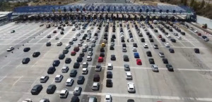 Τριήμερο Αγίου Πνεύματος: 40.000 επιβάτες στα πλοία, 100.000 οχήματα στα διόδια