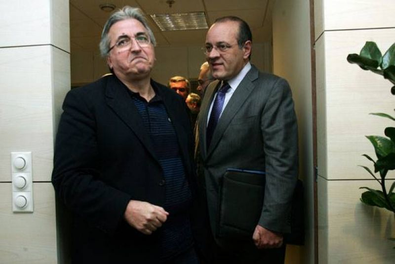 Ξανά στο τραπέζι των διαπραγματεύσεων ΓΣΕΕ - εργοδότες, με τη νέα μείωση μισθών προ των πυλών
