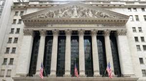Ισχυρή αντίδραση στην Wall Street μετά το «πακέτο» στήριξης Τραμπ