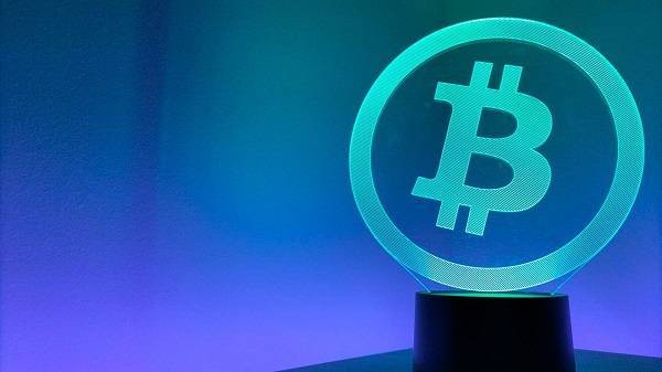 «Βουτιά» για το bitcoin- «Μαξιλάρι» ασφαλείας τα 40.000 δολάρια