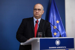 Οικονόμου για Τσίπρα: Διασύρει την Ελλάδα διεθνώς-Ιλαροτραγική ταύτιση με Ανδρουλάκη