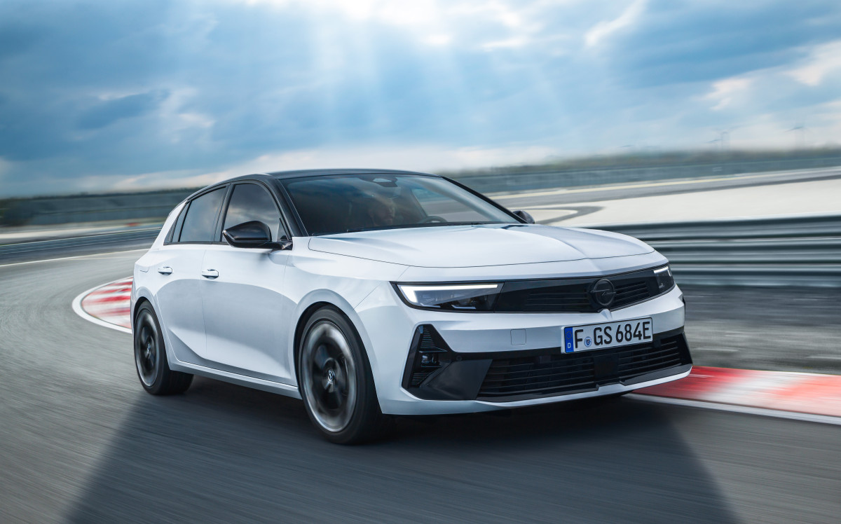 Αποκάλυψη για τα Νέα Opel Astra GSe και Astra Sports Tourer GSe
