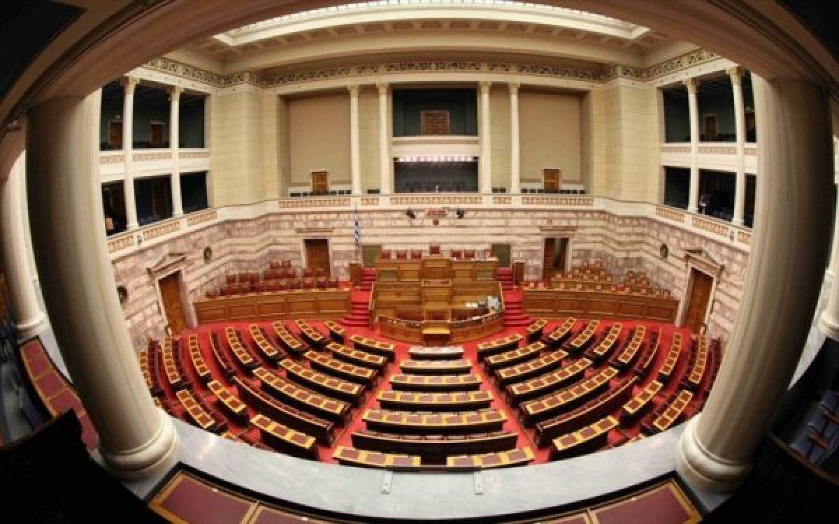 «Πέρασε» το ν/σ του υπ. Υγείας-Παράταση μέτρων για την πανδημία