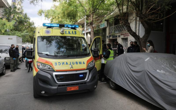Λάρισα: Νεκρή γυναίκα από πτώση από όροφο πολυκατοικίας–Αναζητείται ένας άνδρας