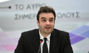 Πιερρακάκης: Με βάση τον ΑΜΚΑ η προτεραιότητα στον εμβολιασμό