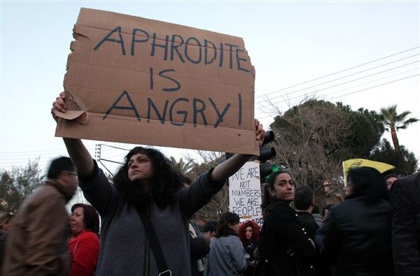 Ο πυρετός στη Λευκωσία φέρνει βήχα στην Αθήνα – Οι ανησυχίες του εθνικού κέντρου