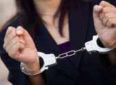 Ελεύθερη η Κύπρια δικηγόρος για την υπόθεση εξαπάτησης επενδυτών