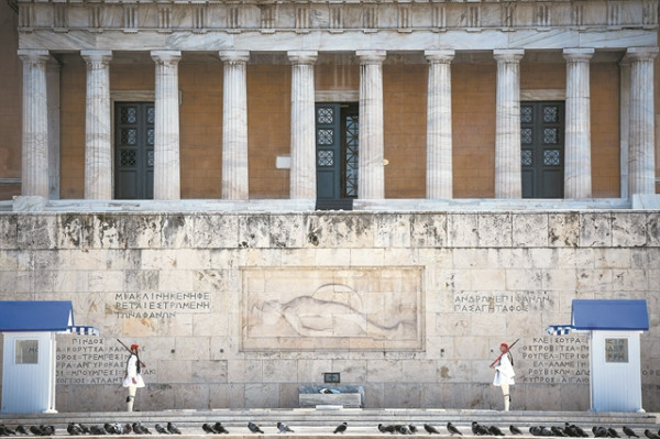 Γνωστοί και άγνωστοι στον Άγνωστο Στρατιώτη
