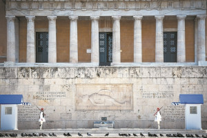 Γνωστοί και άγνωστοι στον Άγνωστο Στρατιώτη