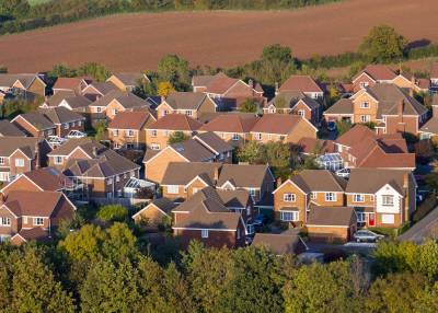 Βρετανία: Άλμα άνω του αναμενόμενου στις τιμές κατοικιών- Υψηλό 15ετίας