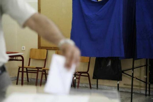 Νέος εκλογικός νόμος: Ριζικές ανατροπές με ψήφο στα 17