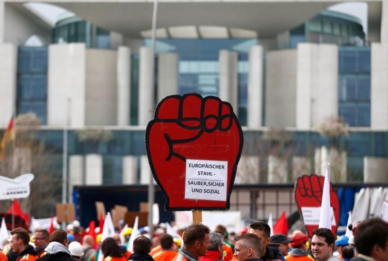 Γερμανία: Στους δρόμους τουλάχιστον 45.000 εργαζόμενοι σε χαλυβουργίες