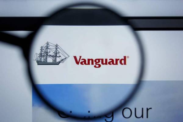 Vanguard: Ο επενδυτικός κολοσσός δίνει μπόνους εμβολιασμού 1.000$