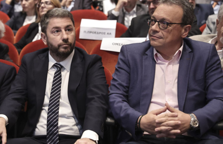 ΠαΣοΚ και ΣΥΡΙΖΑ κάνουν ό,τι μπορούν για να στηρίξουν... Μητσοτάκη