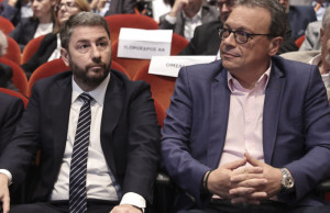 ΠαΣοΚ και ΣΥΡΙΖΑ κάνουν ό,τι μπορούν για να στηρίξουν... Μητσοτάκη
